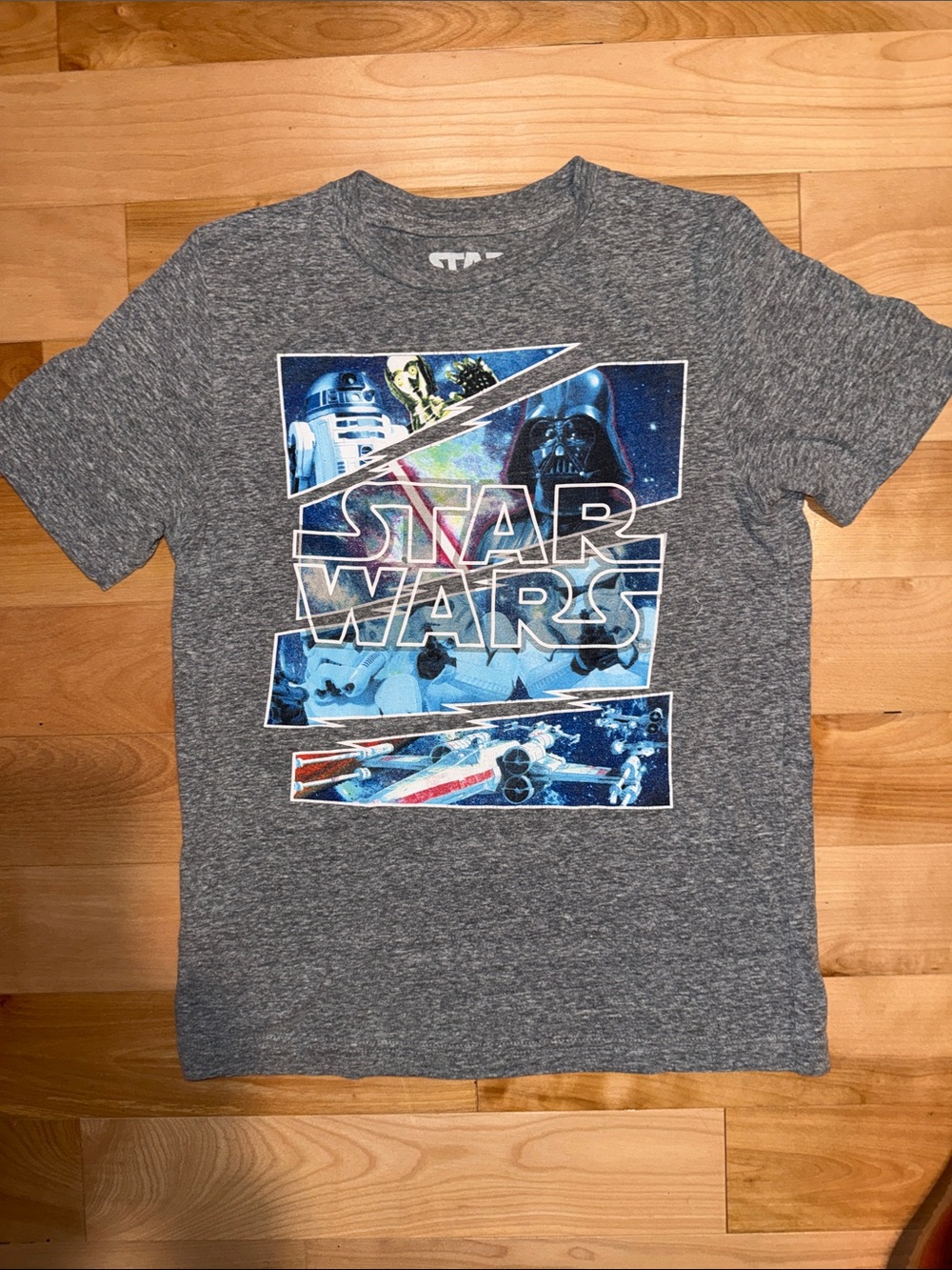 Star Wars Gray Short Sleeve Crewneck Tee with Character Collage EUC M